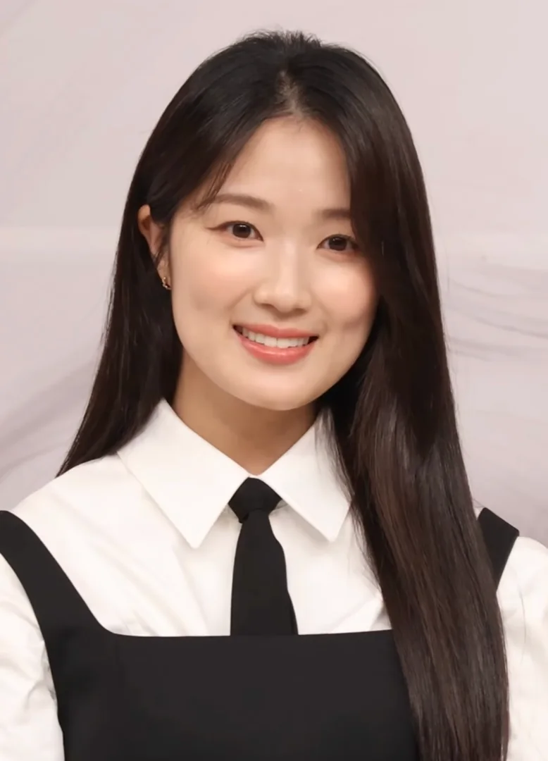 김혜윤 인물 사진