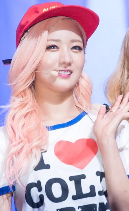 윤보미 인물 사진
